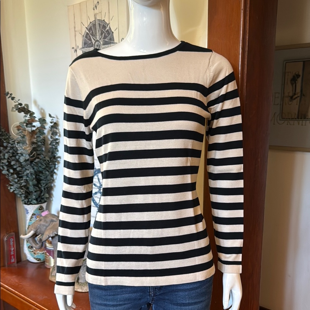 NWT northern reflections size small Striped Black and Tan Women's Top
